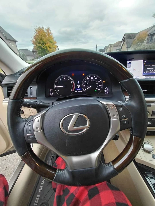 2013 Lexus ES 6th Gen - Image 6 of 10