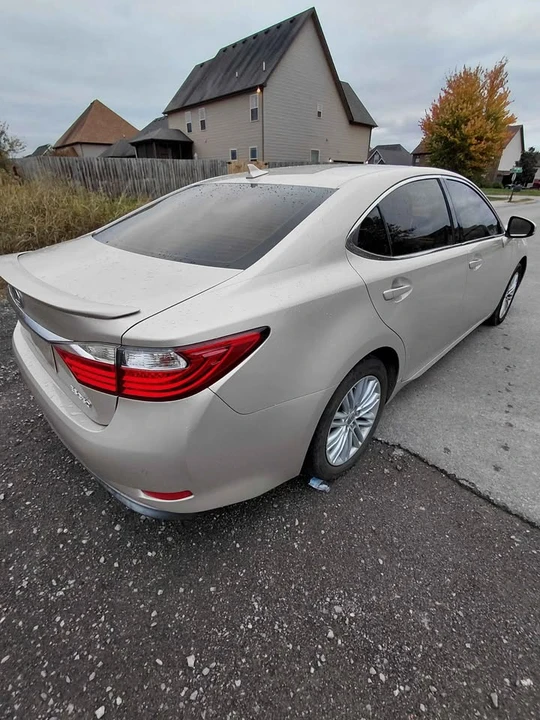2013 Lexus ES 6th Gen - Image 4 of 10