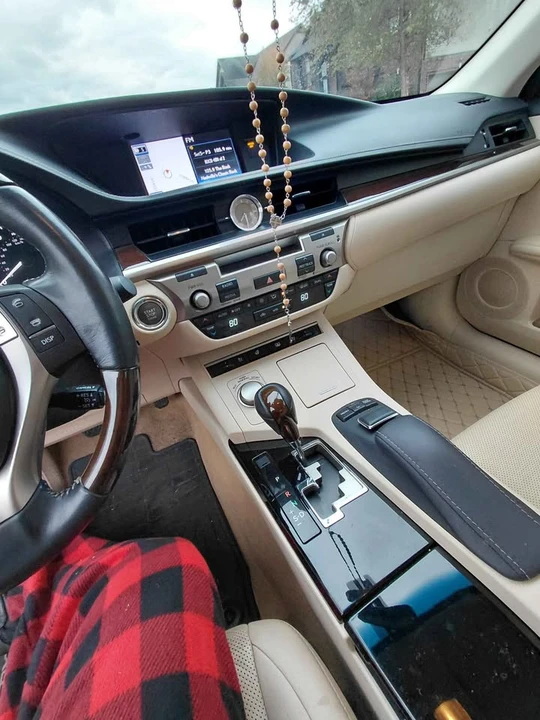 2013 Lexus ES 6th Gen - Image 5 of 10