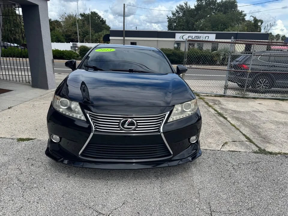 2013 Lexus ES 6th Gen - Image 5 of 12