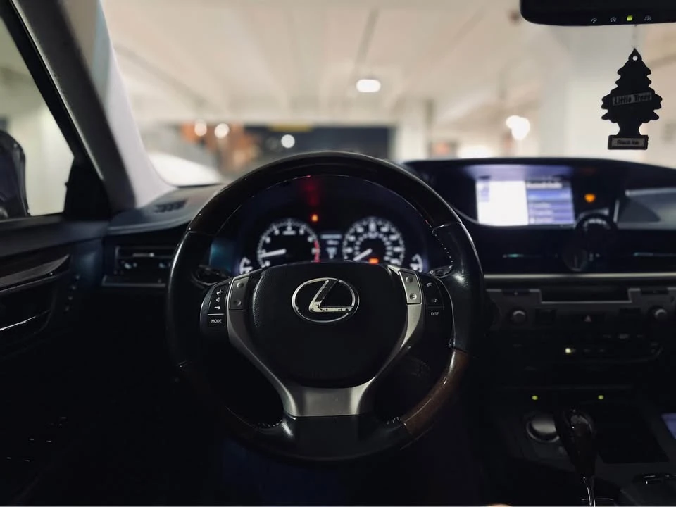 2013 Lexus ES 6th Gen - Image 14 of 16