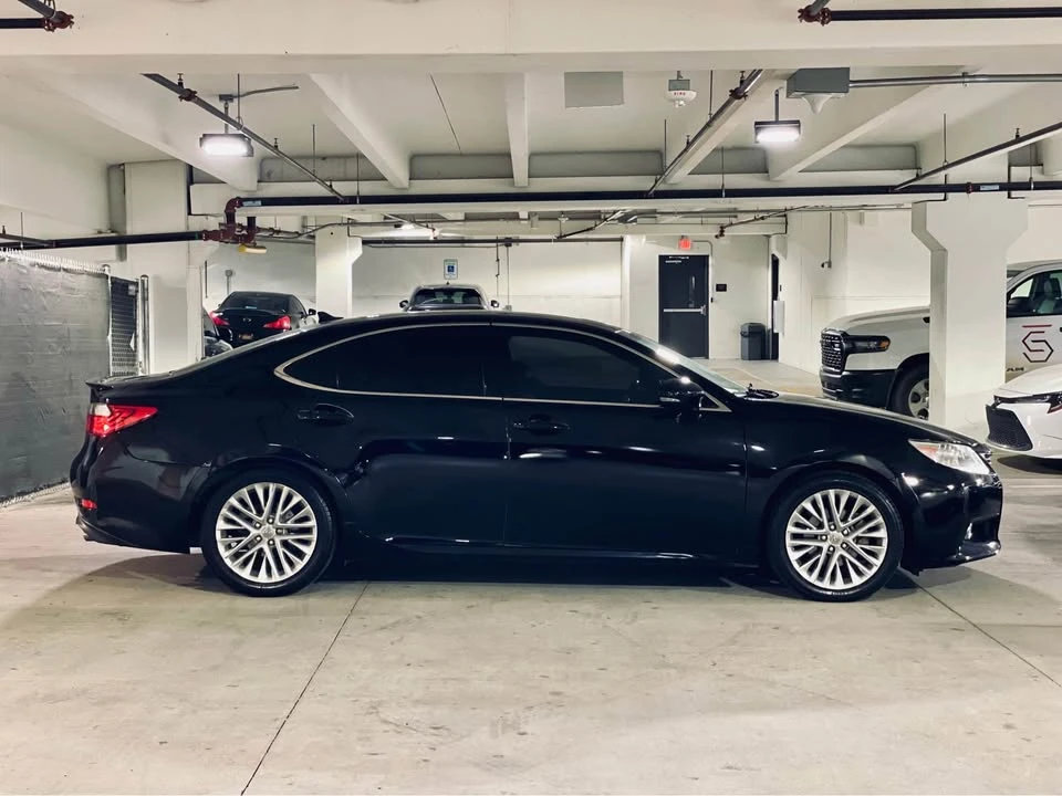 2013 Lexus ES 6th Gen - Image 4 of 16