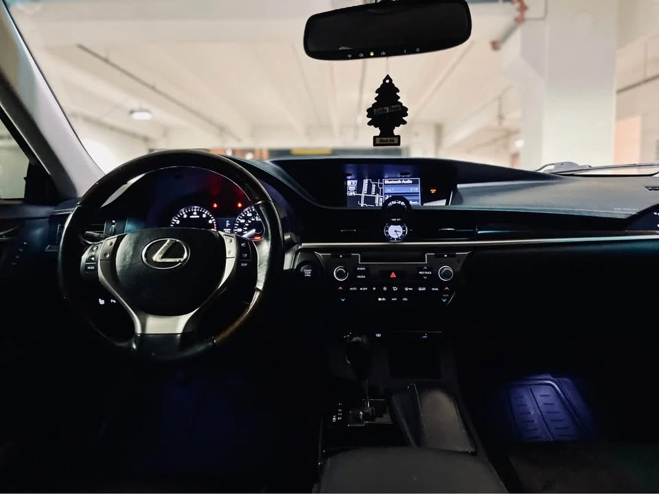 2013 Lexus ES 6th Gen - Image 11 of 16