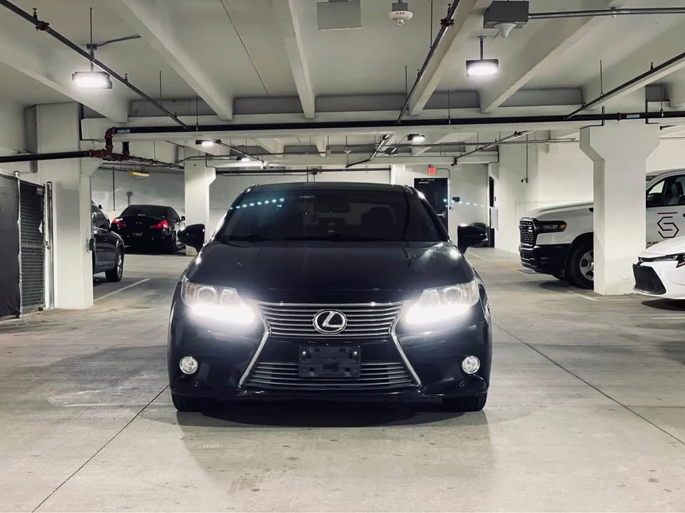 2013 Lexus ES 6th Gen - Image 2 of 16
