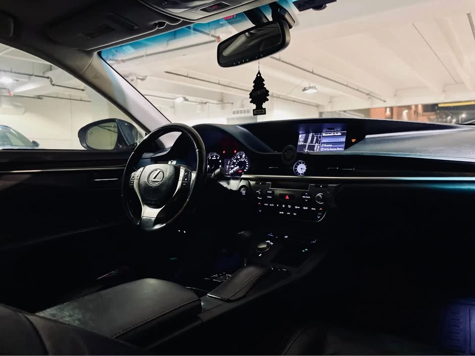 2013 Lexus ES 6th Gen - Image 10 of 16