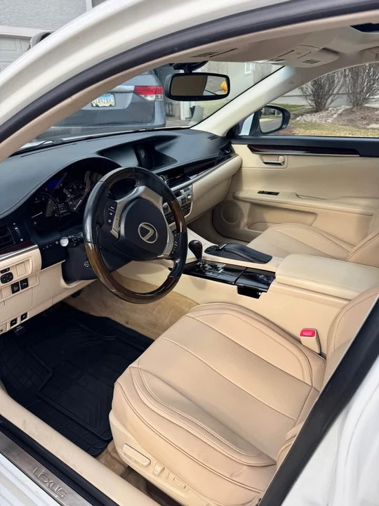 2013 Lexus ES 6th Gen - Image 4 of 9