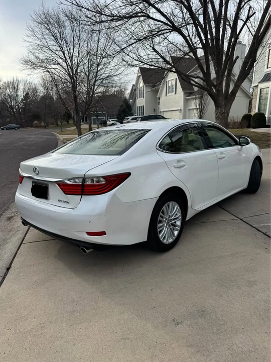 2013 Lexus ES 6th Gen - Image 3 of 9