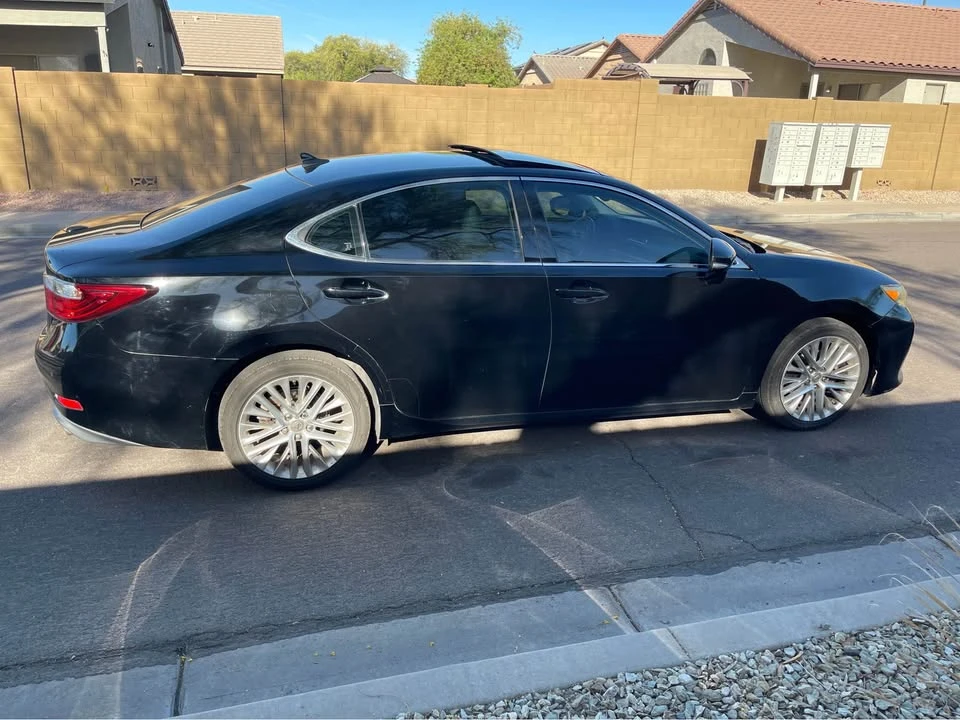 2013 Lexus ES 6th Gen - Image 3 of 17