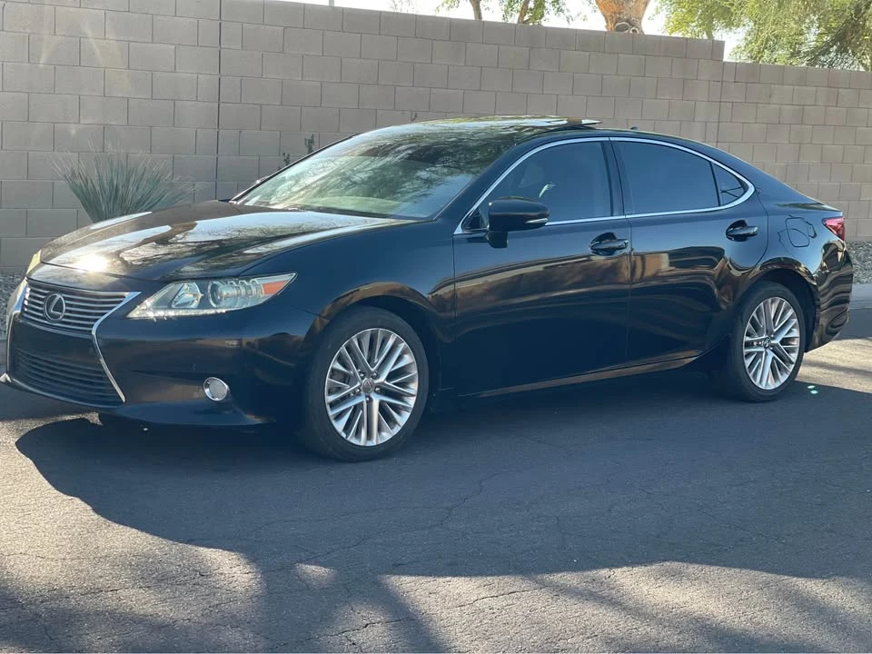 2013 Lexus ES 6th Gen - Image 2 of 17