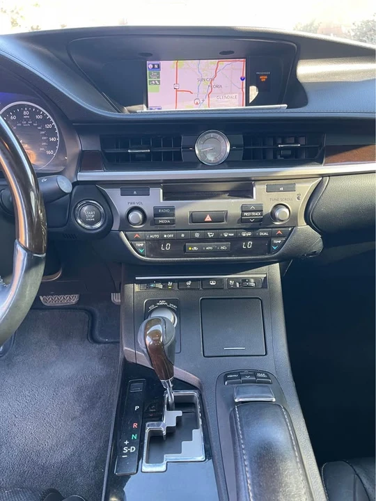 2013 Lexus ES 6th Gen - Image 12 of 17