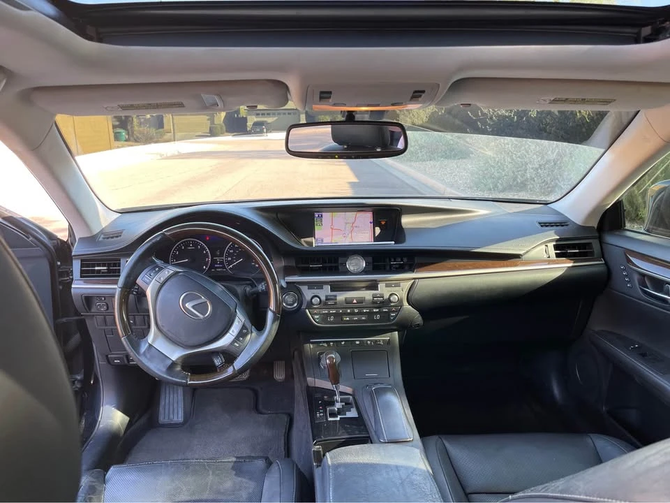 2013 Lexus ES 6th Gen - Image 11 of 17