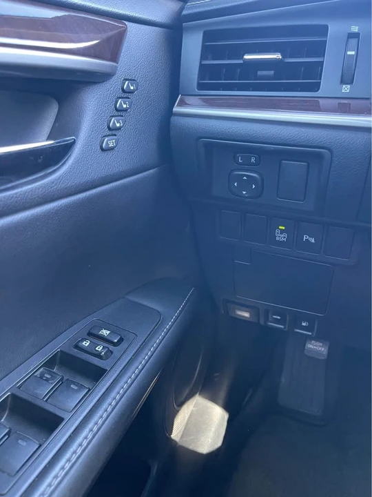 2013 Lexus ES 6th Gen - Image 14 of 17
