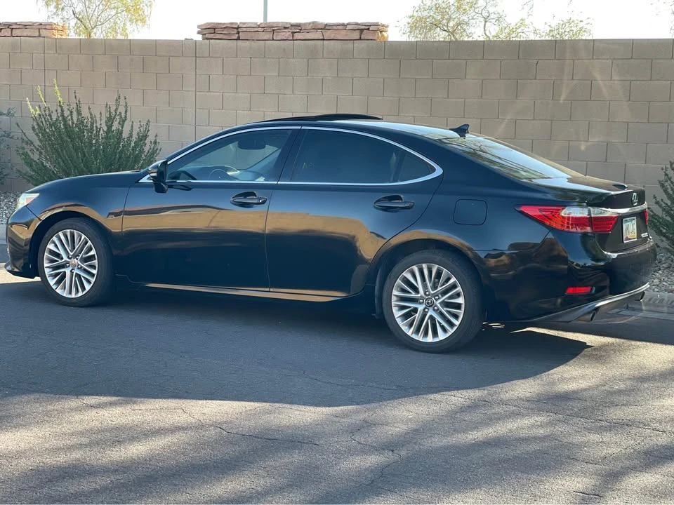 2013 Lexus ES 6th Gen - Image 5 of 17