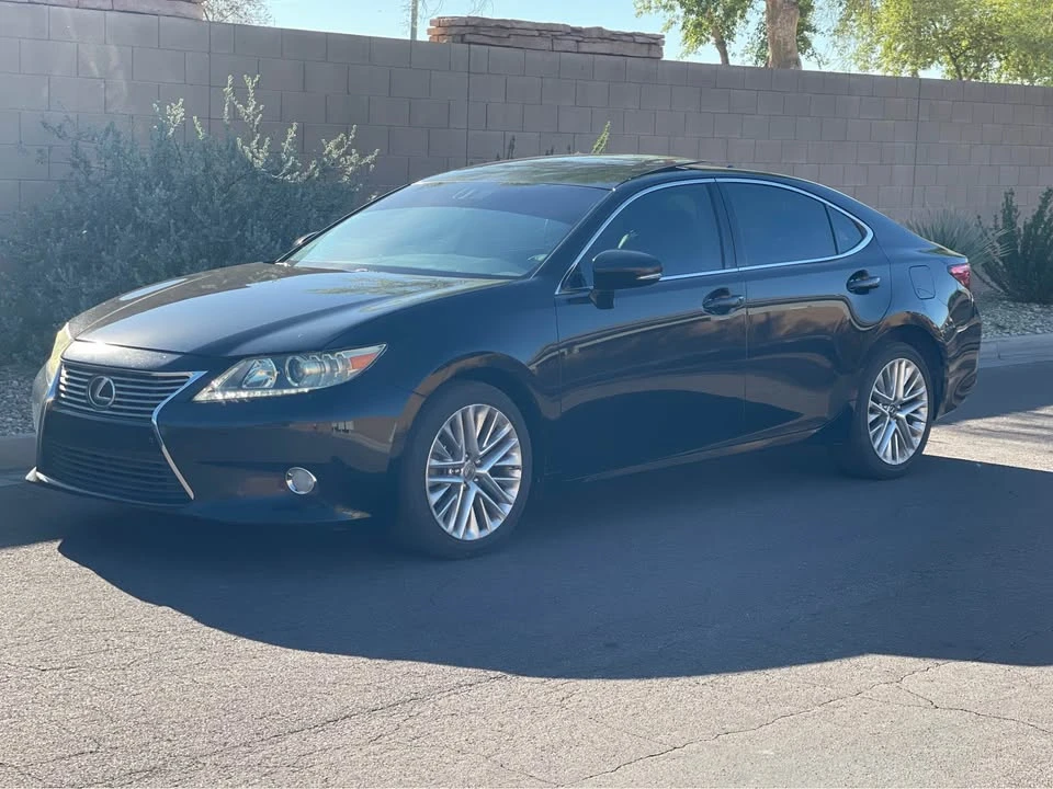 2013 Lexus ES 6th Gen - Image 4 of 17