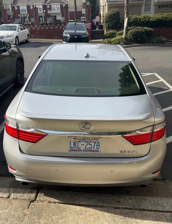 2013 Lexus ES 6th Gen - Image 2 of 16