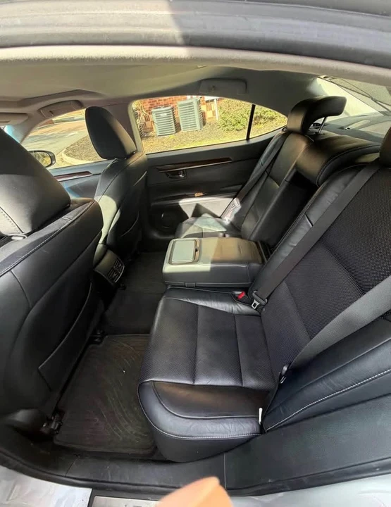 2013 Lexus ES 6th Gen - Image 11 of 16