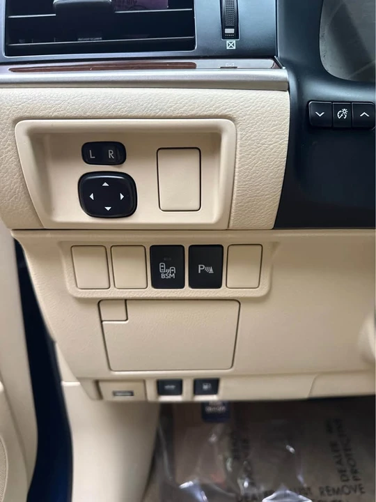 2013 Lexus ES 6th Gen - Image 17 of 19