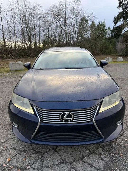 2013 Lexus ES 6th Gen - Image 5 of 19