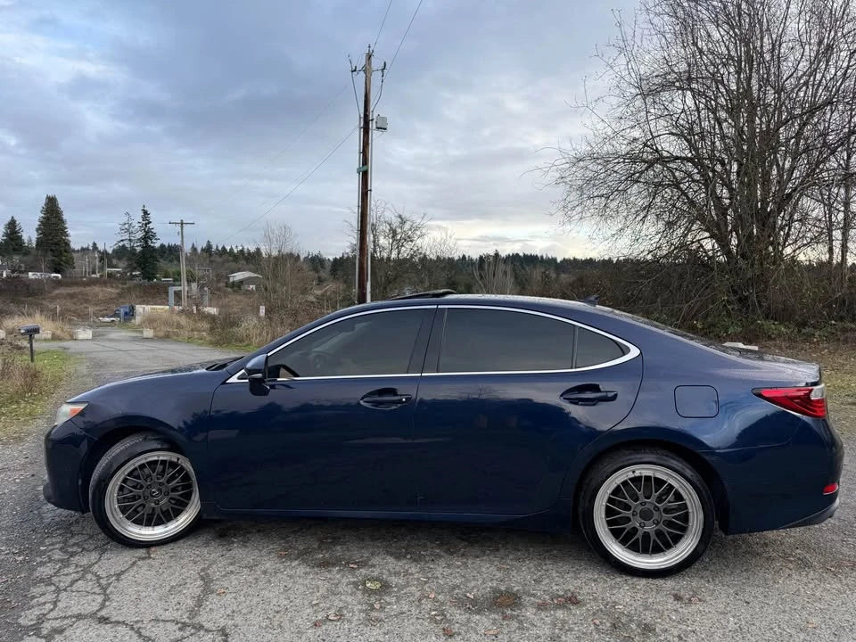 2013 Lexus ES 6th Gen - Image 6 of 19