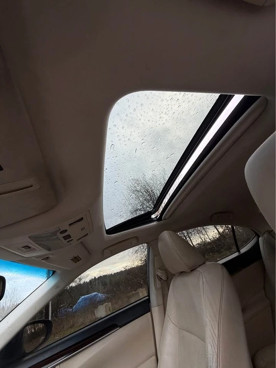 2013 Lexus ES 6th Gen - Image 16 of 19
