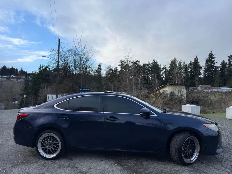 2013 Lexus ES 6th Gen - Image 7 of 19