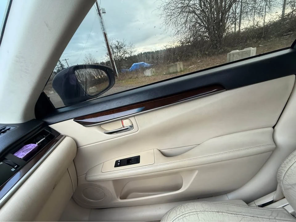 2013 Lexus ES 6th Gen - Image 13 of 19
