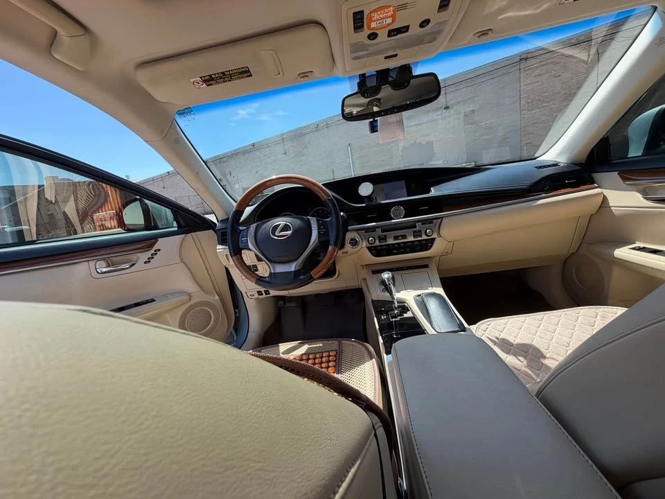 2013 Lexus ES 6th Gen - Image 7 of 8