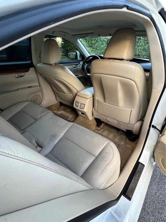 2013 Lexus ES 6th Gen - Image 11 of 14