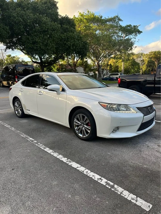 2013 Lexus ES 6th Gen - Image 6 of 14