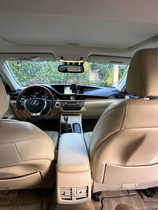 2013 Lexus ES 6th Gen - Image 10 of 14