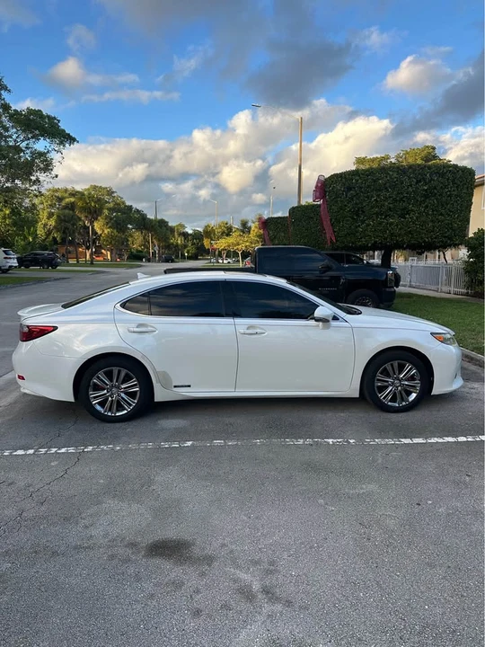 2013 Lexus ES 6th Gen - Image 7 of 14