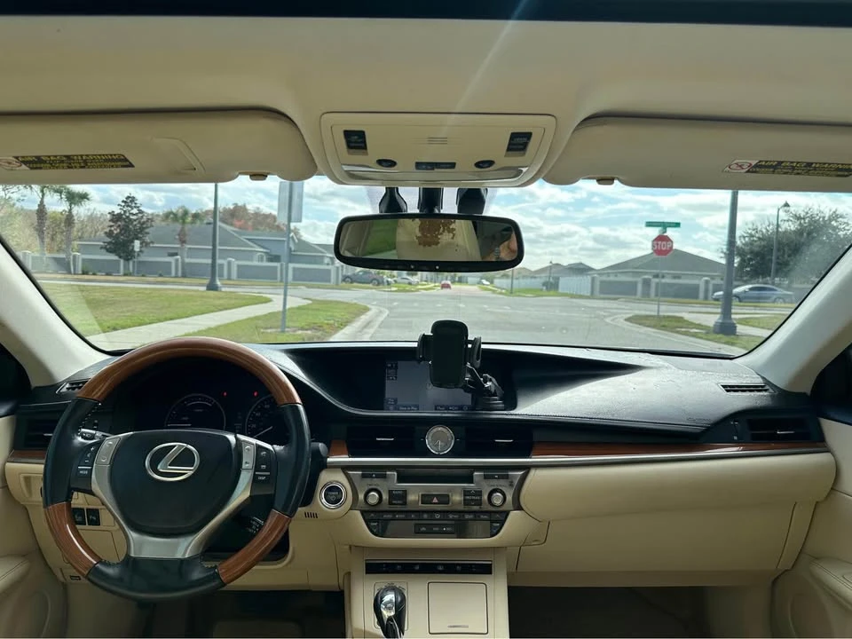 2013 Lexus ES 6th Gen - Image 13 of 14