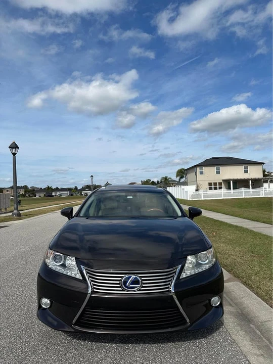 2013 Lexus ES 6th Gen - Image 2 of 14