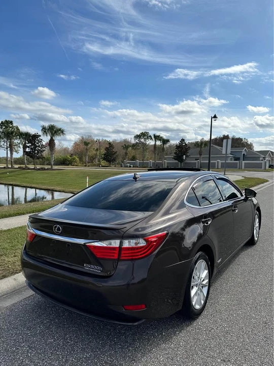 2013 Lexus ES 6th Gen - Image 4 of 14