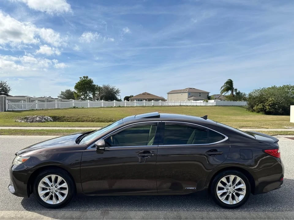 2013 Lexus ES 6th Gen - Image 7 of 14
