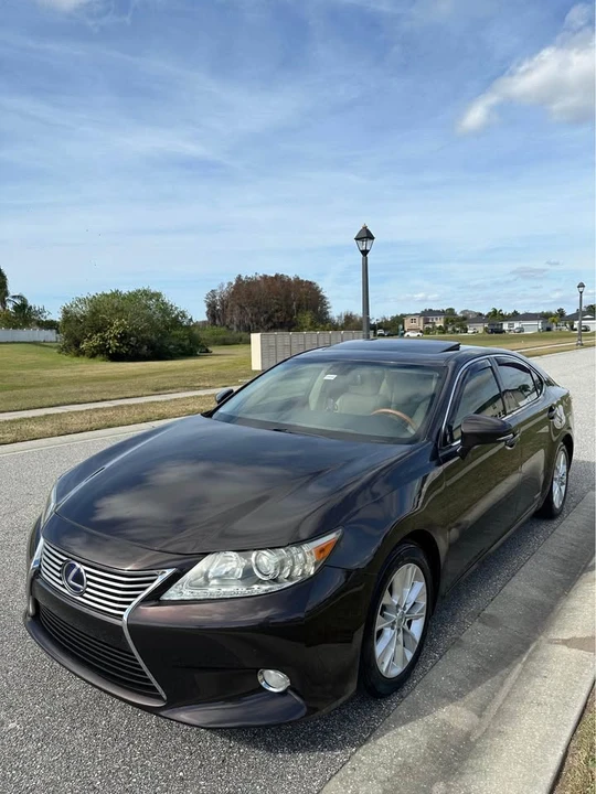 2013 Lexus ES 6th Gen - Image 3 of 14