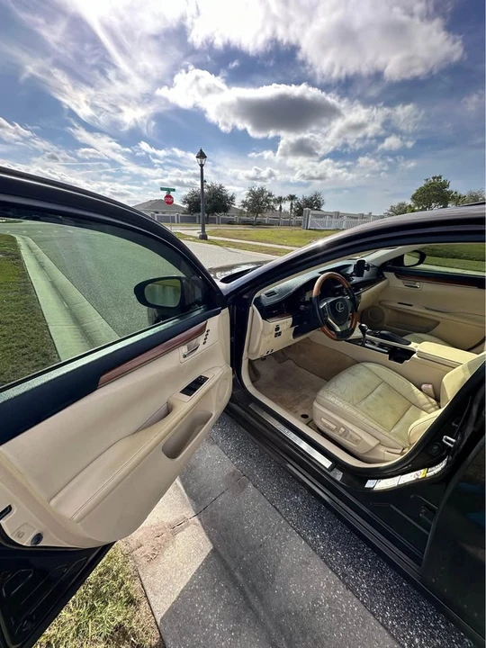 2013 Lexus ES 6th Gen - Image 9 of 14