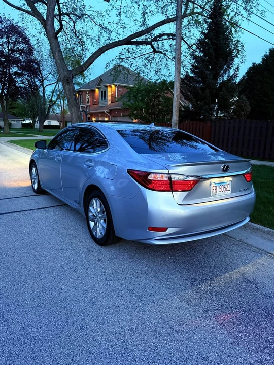 2013 Lexus ES 6th Gen - Image 14 of 20