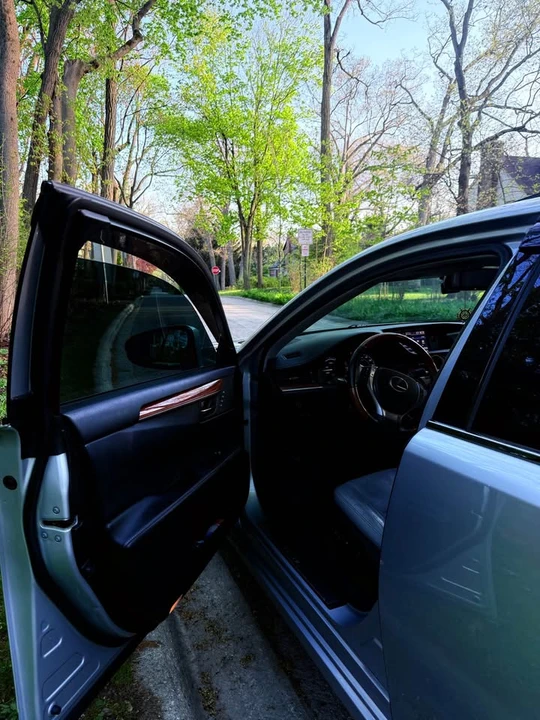 2013 Lexus ES 6th Gen - Image 16 of 20