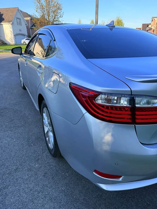 2013 Lexus ES 6th Gen - Image 5 of 20