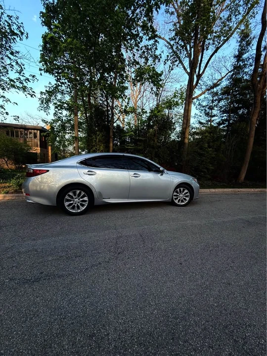 2013 Lexus ES 6th Gen - Image 18 of 20