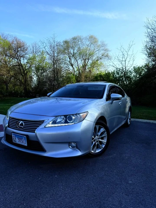 2013 Lexus ES 6th Gen - Image 3 of 20