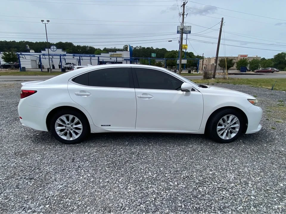 2013 Lexus ES 6th Gen - Image 4 of 17