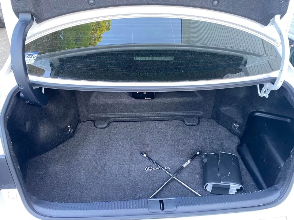 2013 Lexus ES 6th Gen - Image 15 of 17