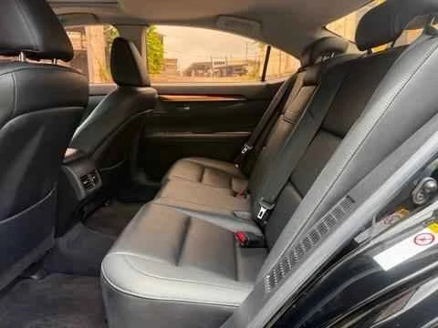2013 Lexus ES 6th Gen - Image 17 of 18