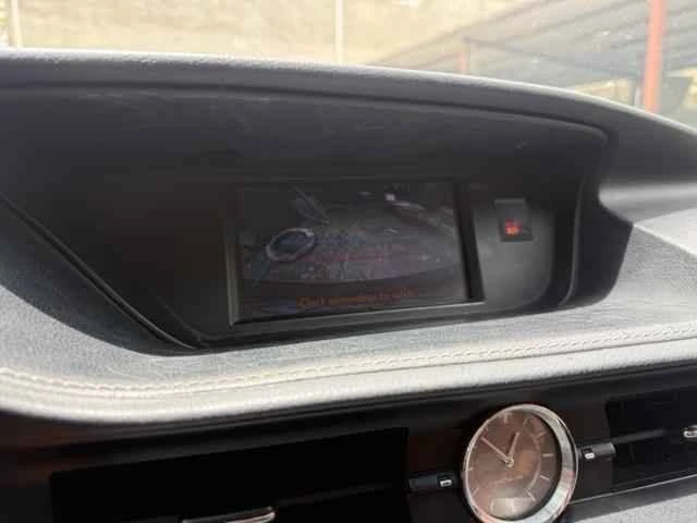 2013 Lexus ES 6th Gen - Image 13 of 18