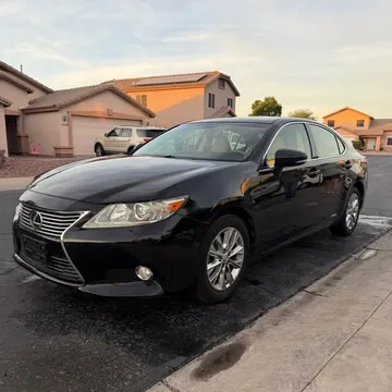 2013 Lexus ES 300h Luxury Sedan 4D