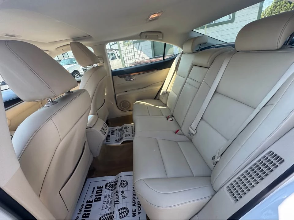 2013 Lexus ES 6th Gen - Image 6 of 12
