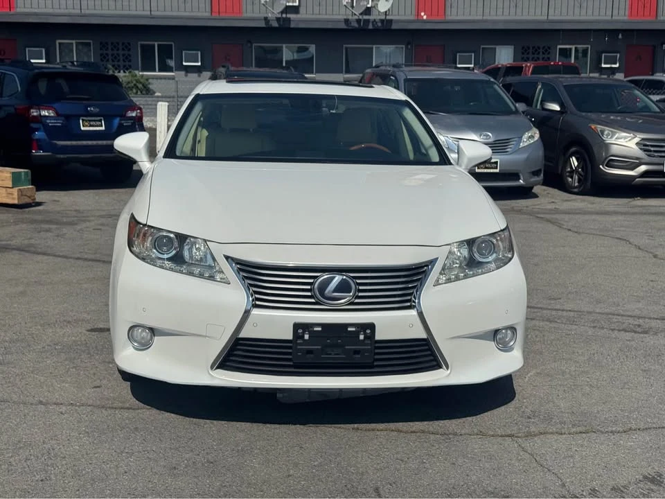 2013 Lexus ES 6th Gen - Image 2 of 12