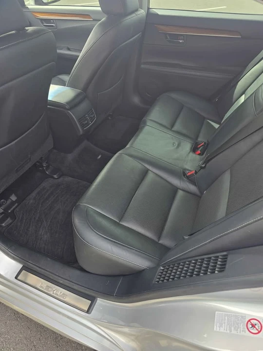 2013 Lexus ES 6th Gen - Image 11 of 19